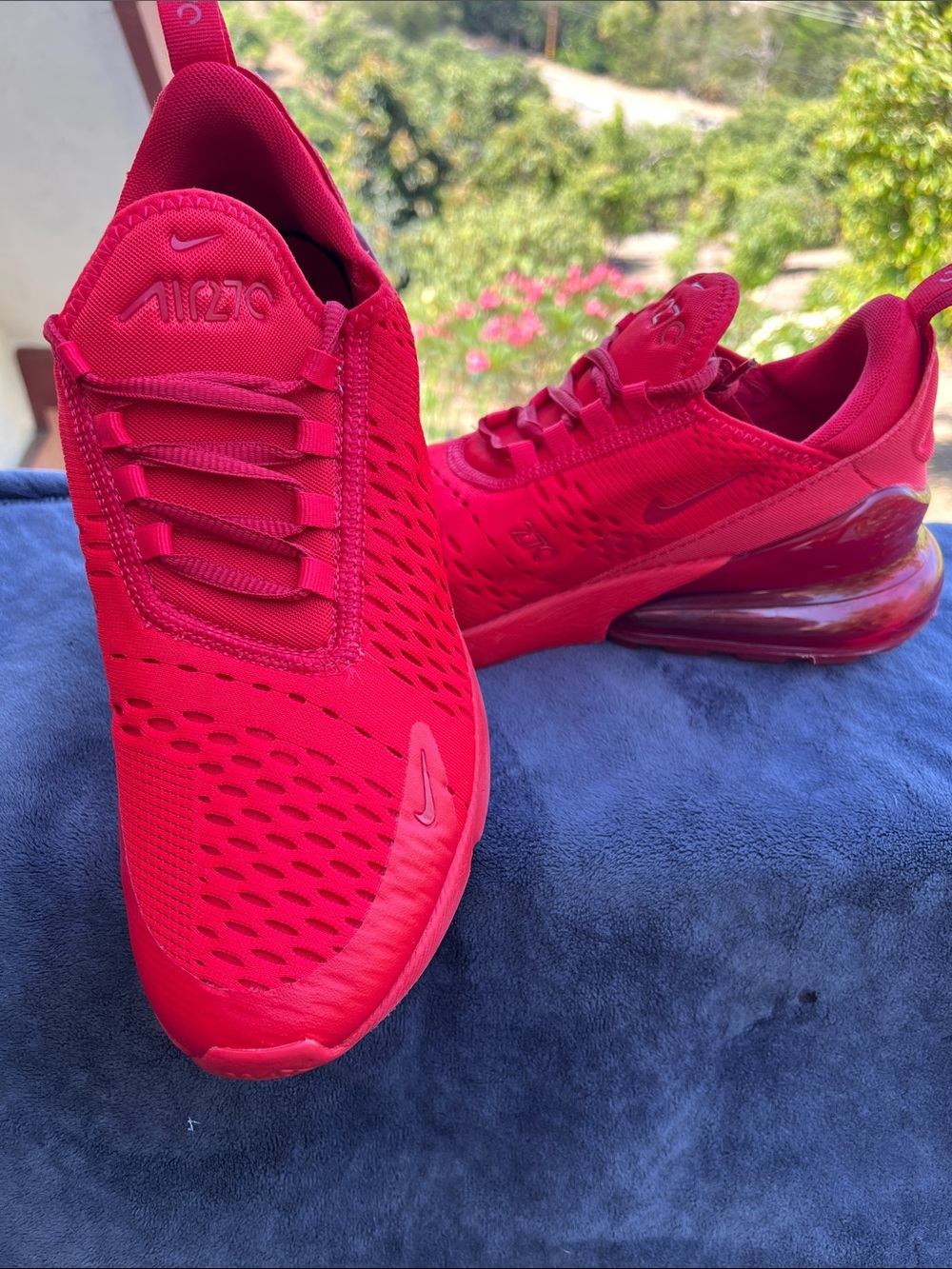 Nike Youth 6.5/Women’s 8 Air Max 270 Triple Red Sneakers - Picture 3 of 10